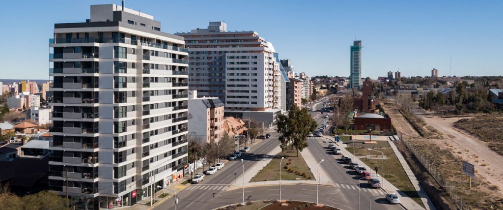 Panoramica de edificio Gemma 2 con vista a corredor Leloir