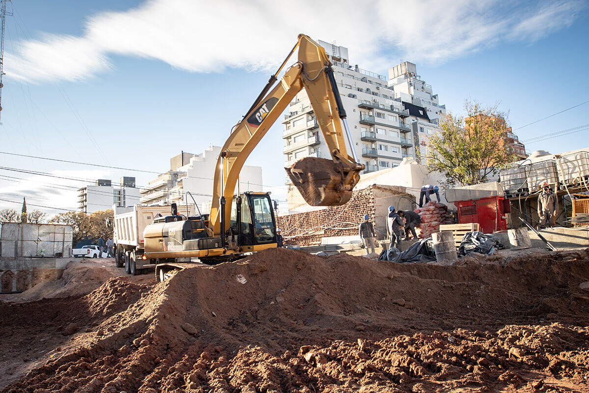 Excavadora en obra construccion edificio bliss